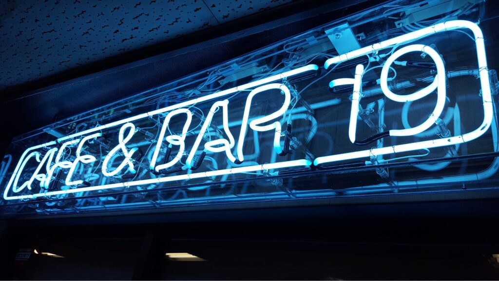 カフェ&バー19,CAFE&BAR19,ガールズバー,ガルバ,仙台,仙台駅西口,宮城県仙台市青葉区中央3丁目8-5,新仙台駅前ビルB1